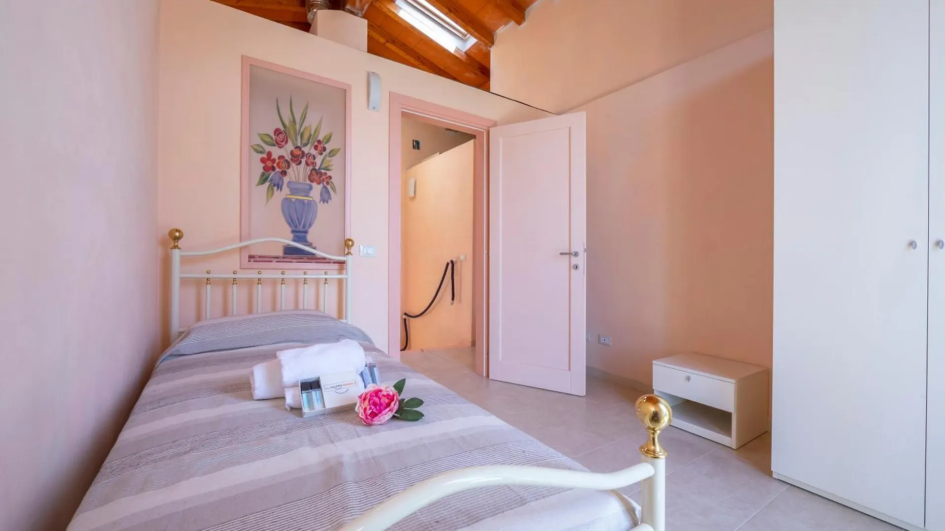 Villa Clara Few Km From The Sea - Happy Rentals بيتراسانتا 0*,  إيطاليا