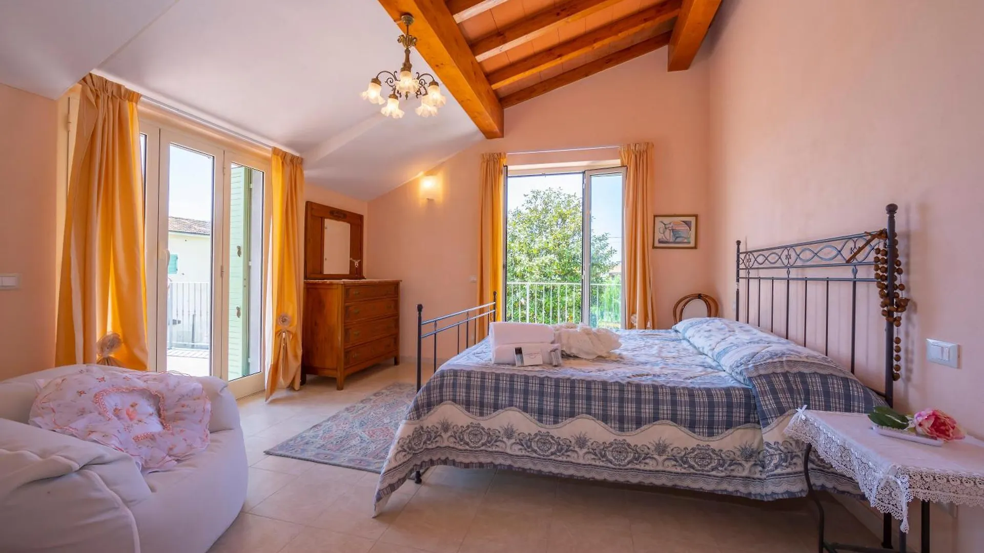 Villa Clara Few Km From The Sea - Happy Rentals بيتراسانتا إيطاليا